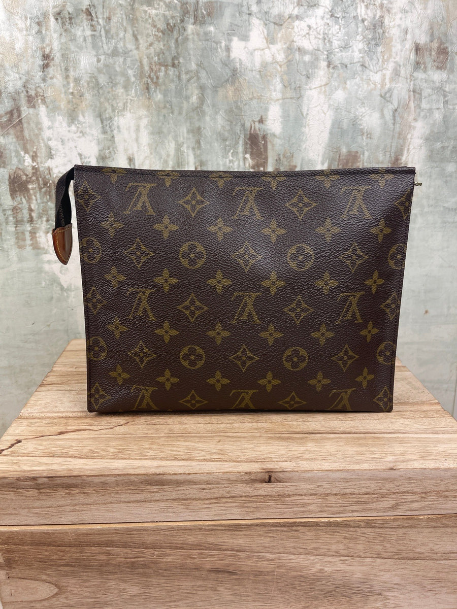 Lv Toiletry Pouch 26 Date Coded