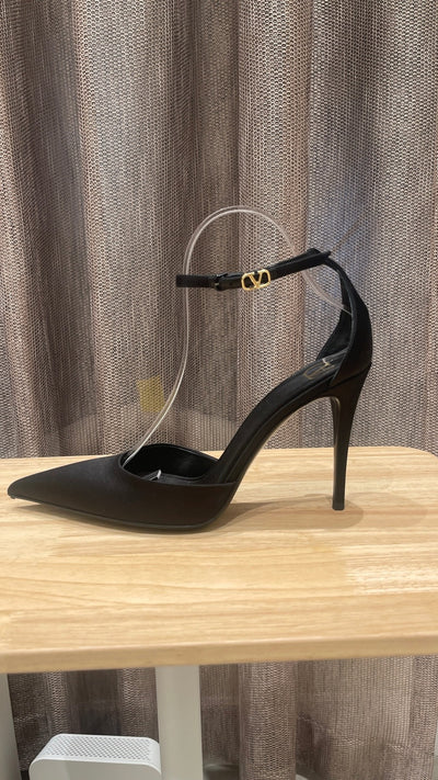 Valentino Black Pumps - 38.5 EU