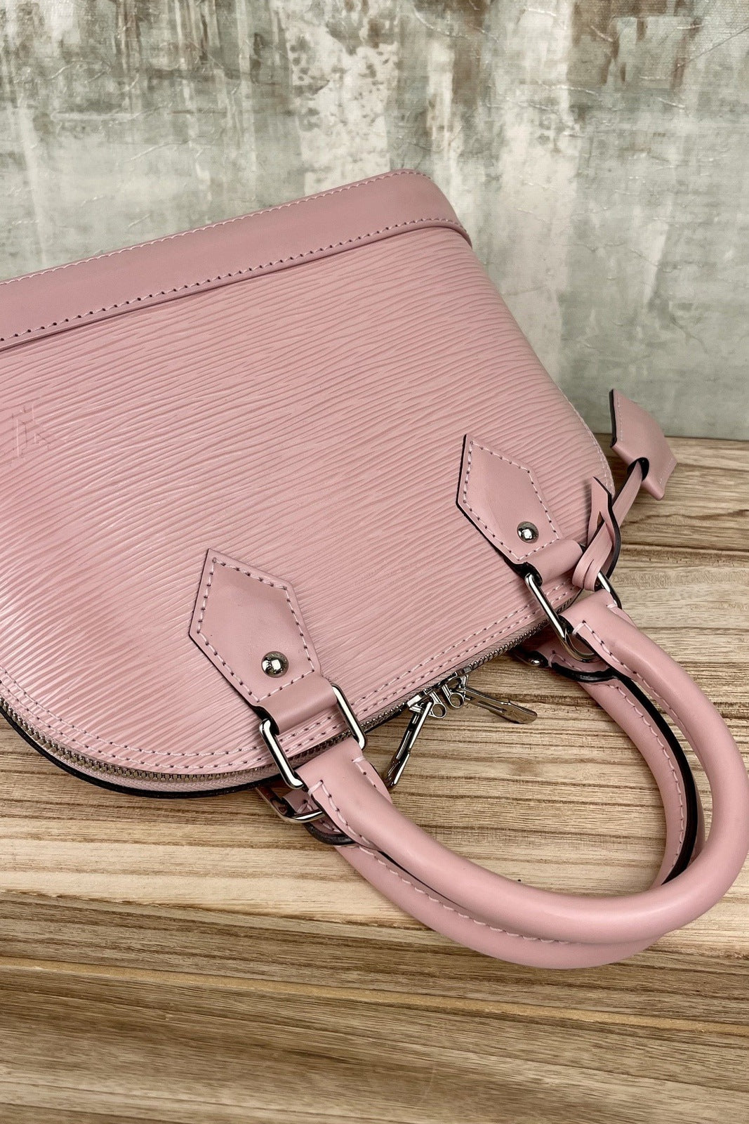 Louis Vuitton LV Alma epi pink new Leather ref.554003 - Joli Closet