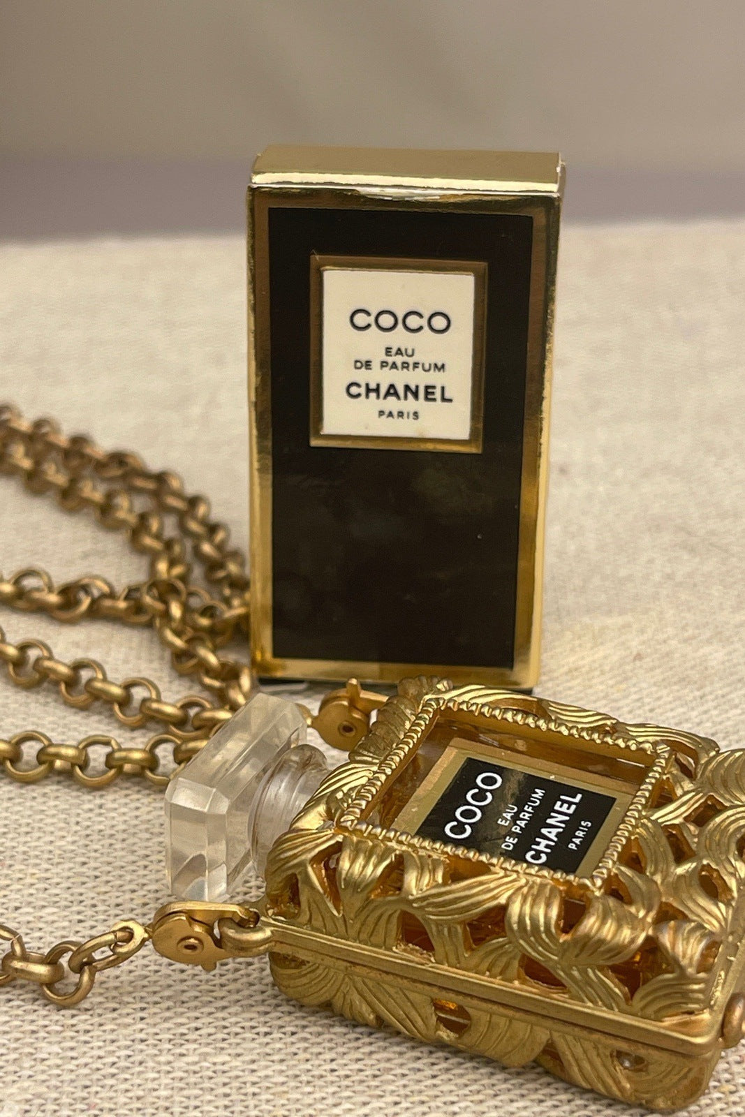 Chanel perfume case vintage necklace-CHANEL Perfume Bottle