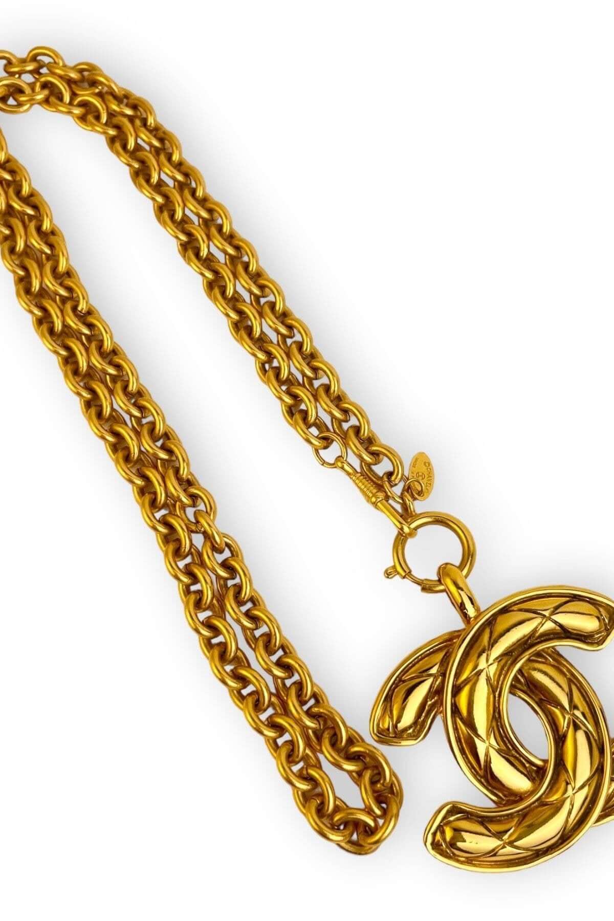 Chanel Quilted Metallic Leather Lucky Charm Pochette Golden Lambskin  ref.785507 - Joli Closet