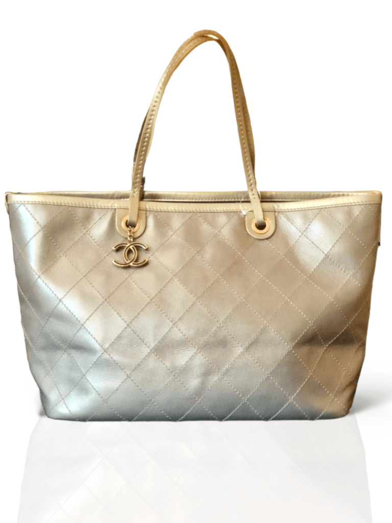 tas satchel Chanel Deauville Canvas Gold-tone White Tote Bag