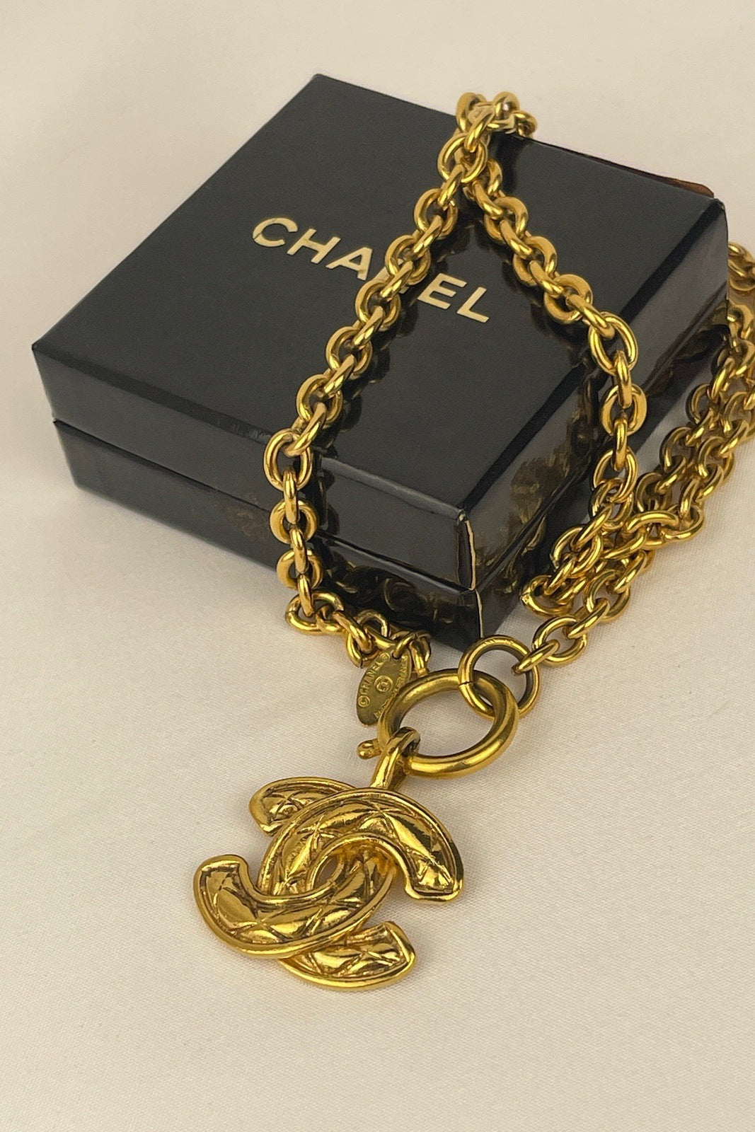 Authentic Chanel CC Gold Medium Necklace - Vintage Icon