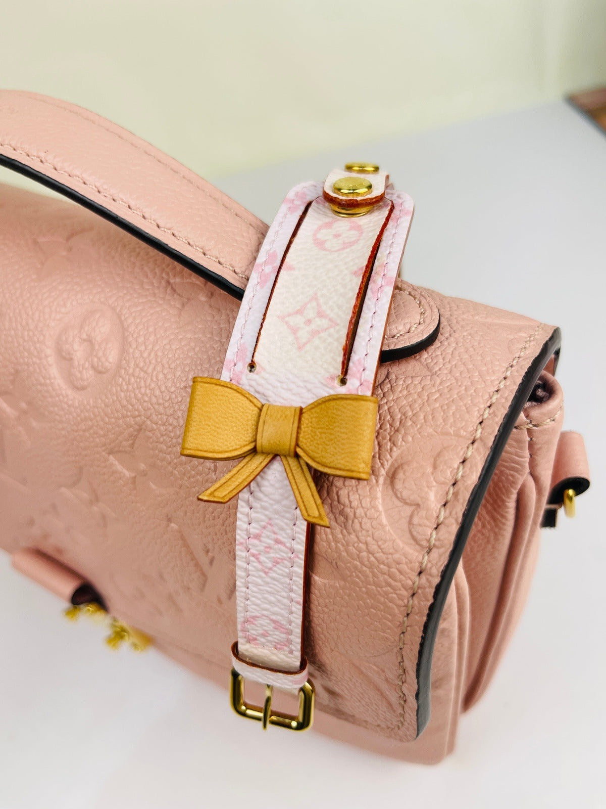 Louis Vuitton Antheia Ixia MM Monogram Handbag – Fashion Reloved