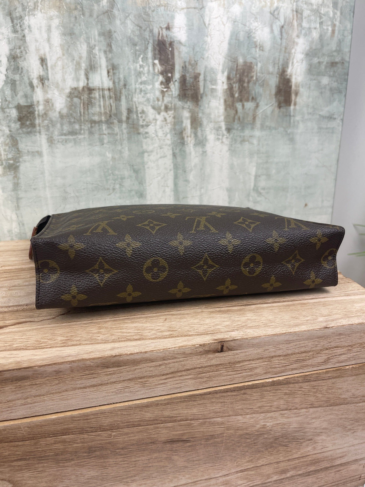 Louis Vuitton Vintage Monogram Toiletry Pouch 26 ○ Labellov ○ Buy and Sell  Authentic Luxury