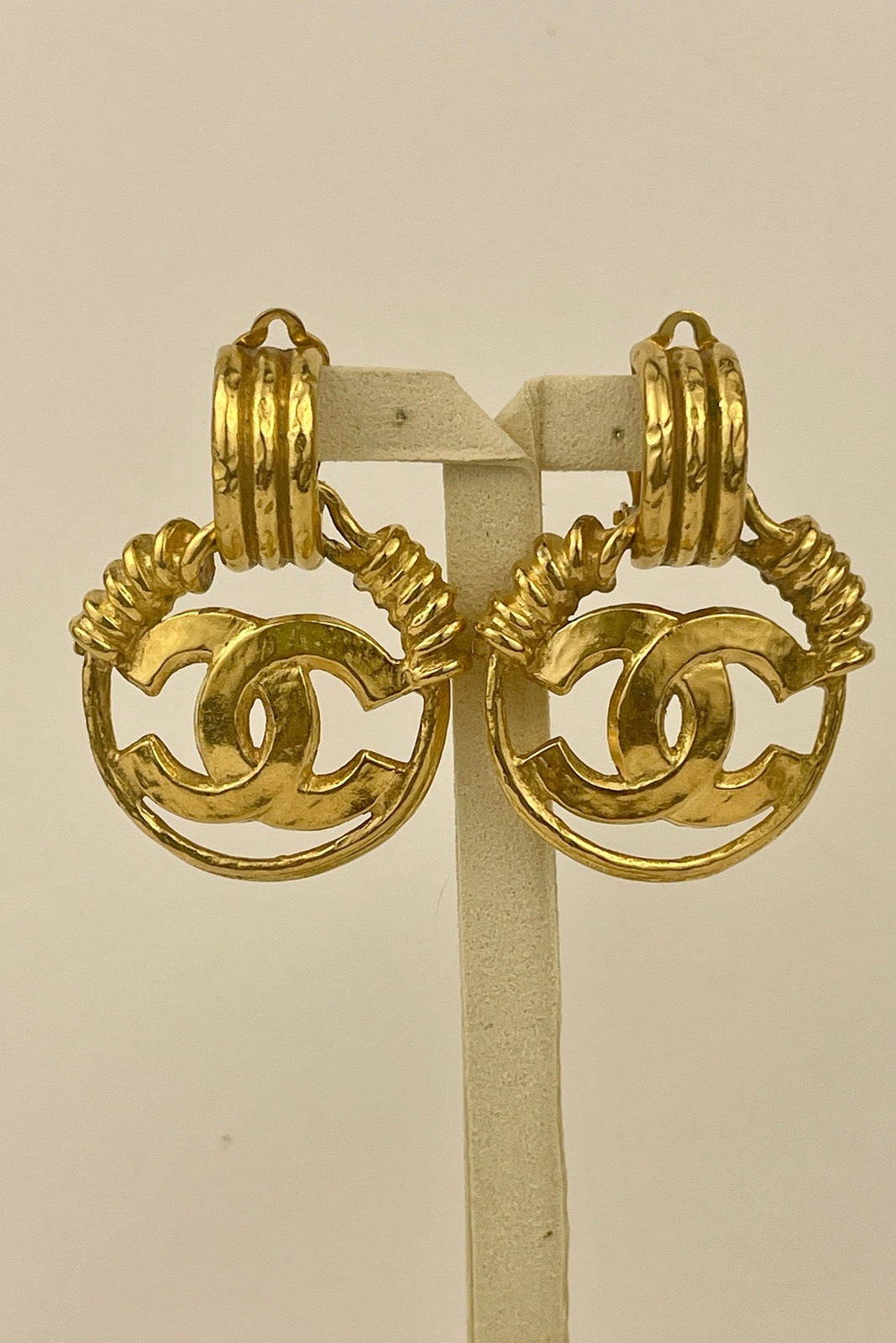 Chanel CC Round Chain Clip on Earrings 93P Vintage Gold